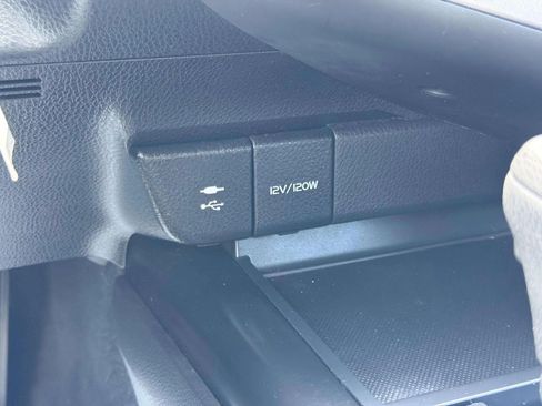 Used 2018 Toyota Camry LE FWD image 30