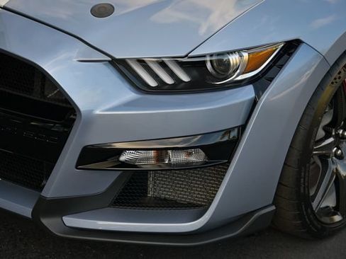 Used 2022 Ford Mustang Shelby GT500 w/ Carbon Fiber Track Pack RWD image 2