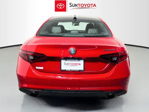Used 2023 Alfa Romeo Giulia Sprint RWD image 5