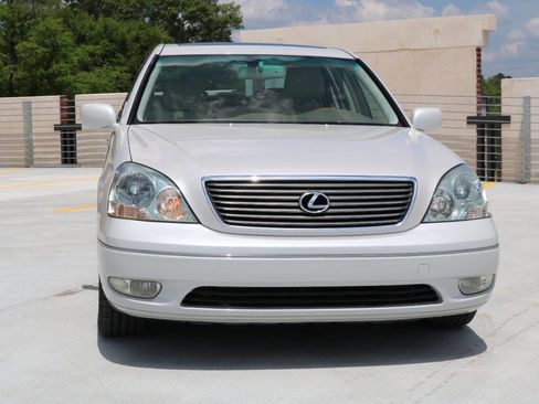 Used 2001 Lexus LS 430 RWD image 11