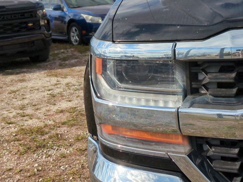 Used 2017 Chevrolet Silverado 1500 LT w/ Texas Edition image 10