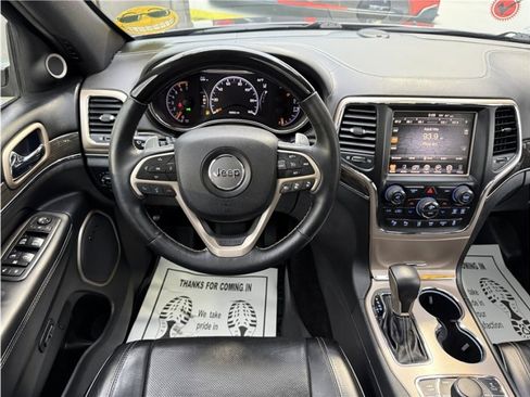 Used 2017 Jeep Grand Cherokee Overland w/ Jeep Active Safety Group image 39