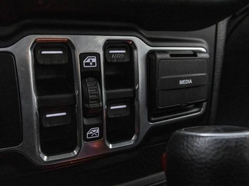 Used 2019 Jeep Wrangler Unlimited Sport AWD/4WD image 31