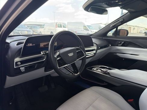 Used 2024 Cadillac Lyriq Sport RWD image 7