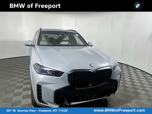 New 2026 BMW X5 xDrive40i w/ M Sport Package image 1