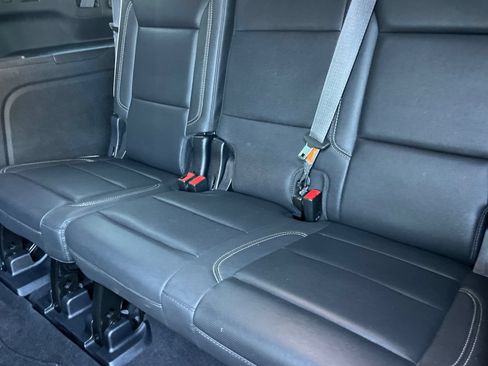 Used 2023 Chevrolet Suburban Premier AWD/4WD image 19
