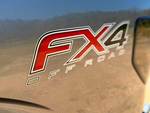 Used 2014 Ford F150 Lariat w/ Lariat Chrome Package image 9