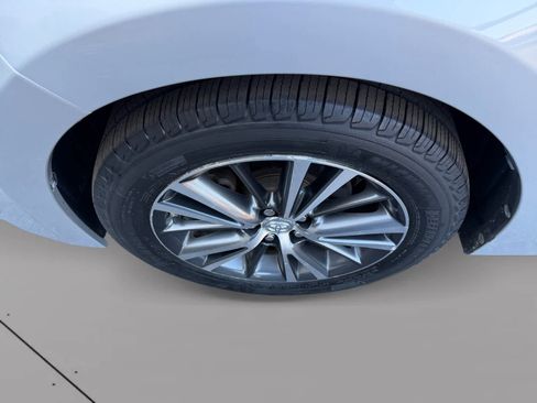 Used 2016 Toyota Corolla LE FWD image 9