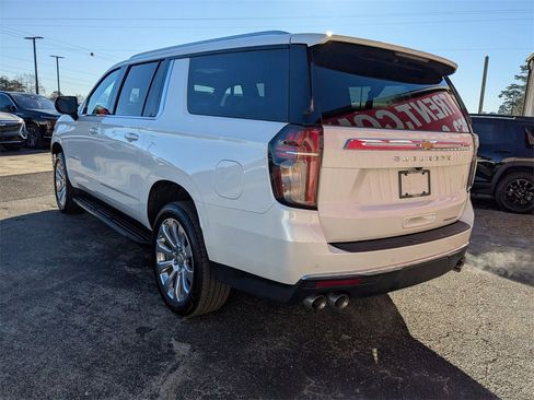 Used 2021 Chevrolet Suburban Premier image 3