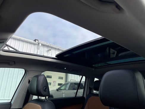 Used 2019 Volkswagen Tiguan SE w/ Panoramic Sunroof Package image 15