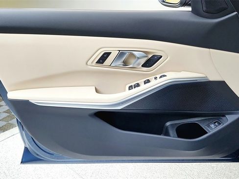 Used 2025 BMW 330i xDrive Sedan w/ Convenience Package image 30