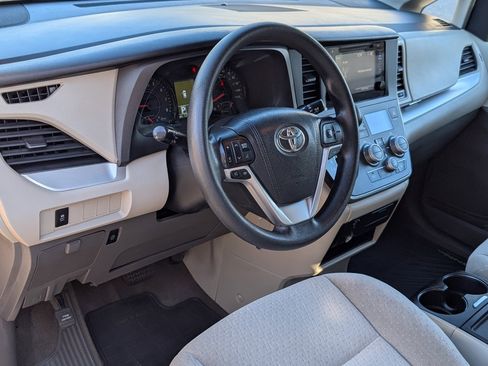 Used 2015 Toyota Sienna LE image 15