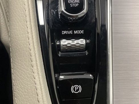 Used 2021 Volvo XC90 T5 Momentum w/ Climate Package image 24