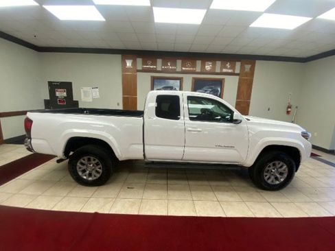 Used 2019 Toyota Tacoma SR5 image 6