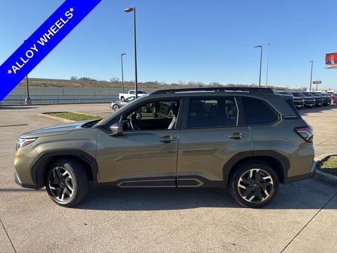 Used 2025 Subaru Forester Limited image 3