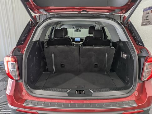 Used 2022 Ford Explorer XLT w/ Equipment Group 202A AWD/4WD image 10