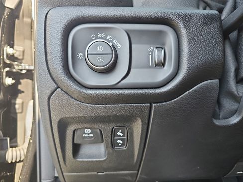 Used 2020 RAM 1500 Big Horn RWD image 30