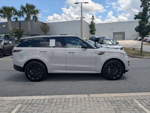 Used 2026 Land Rover Range Rover Sport SE AWD/4WD image 6