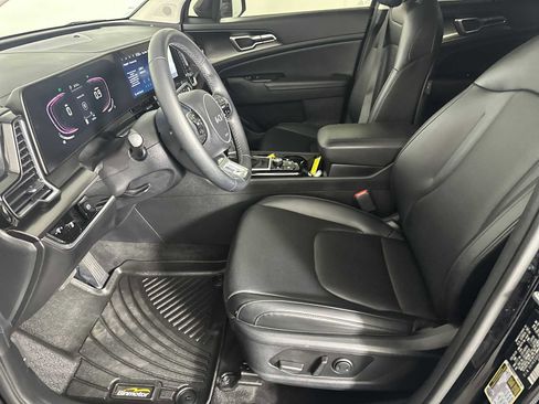 Used 2024 Kia Sportage EX image 8