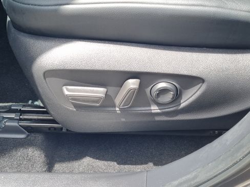 Used 2023 Toyota Highlander XLE FWD image 25