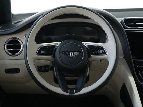 New 2025 Bentley Bentayga V8 image 30