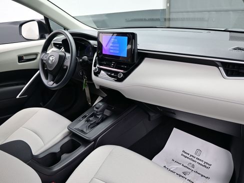 Used 2026 Toyota Corolla Cross L image 14