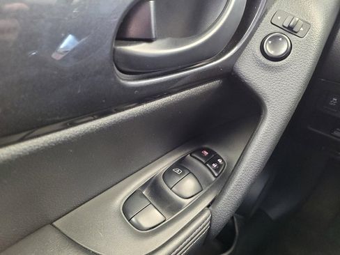 Used 2019 Nissan Rogue S AWD/4WD image 27