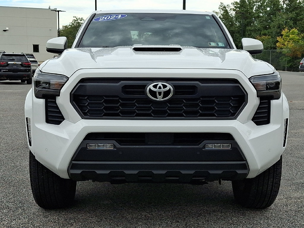 Used 2024 Toyota Tacoma TRD Sport w/ TRD Sport Upgrade Package AWD/4WD image 5