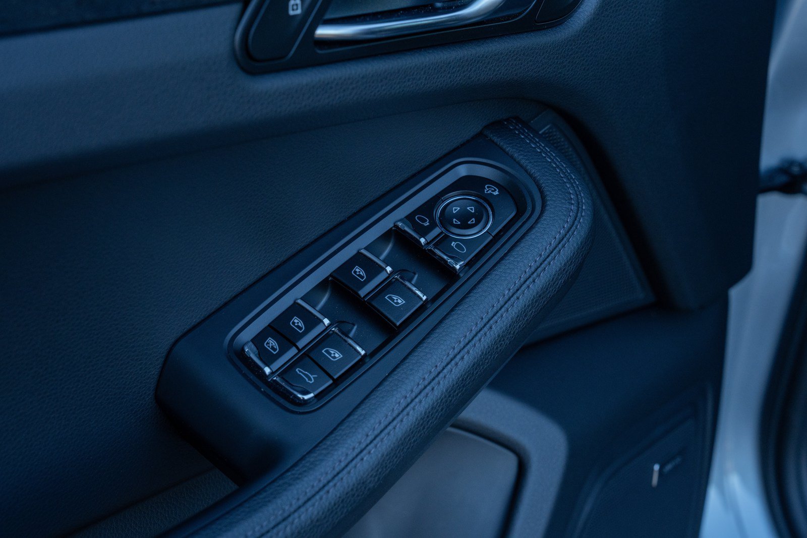 Certified 2026 Porsche Macan AWD/4WD image 21