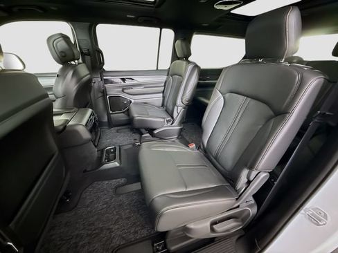 New 2026 Jeep Grand Wagoneer 4WD image 25