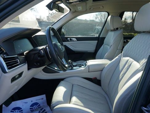 Used 2022 BMW X7 xDrive40i w/ Premium Package image 9
