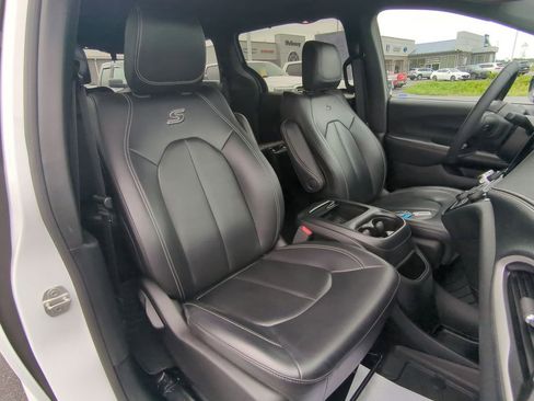 Used 2024 Chrysler Pacifica Touring-L w/ S Appearance Package FWD image 32