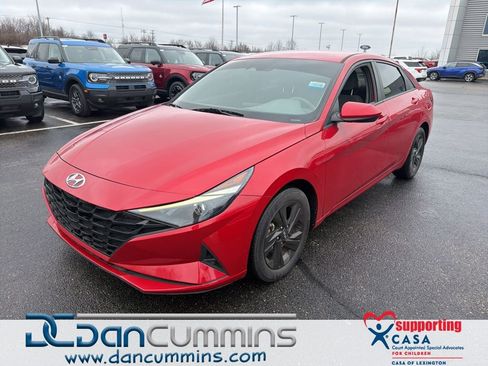 Used 2021 Hyundai Elantra SEL image 1