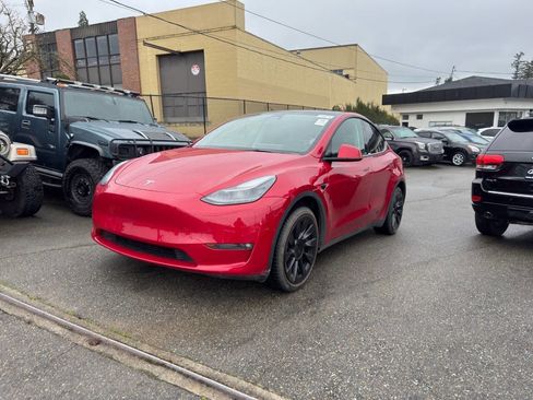 Used 2022 Tesla Model Y Long Range image 1