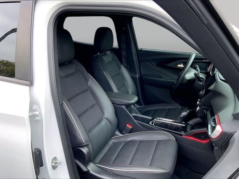 Used 2021 Chevrolet TrailBlazer RS w/ Technology Package FWD image 8