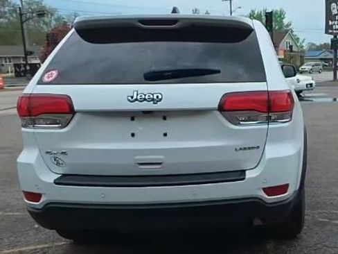 Used 2021 Jeep Grand Cherokee Laredo AWD/4WD image 3