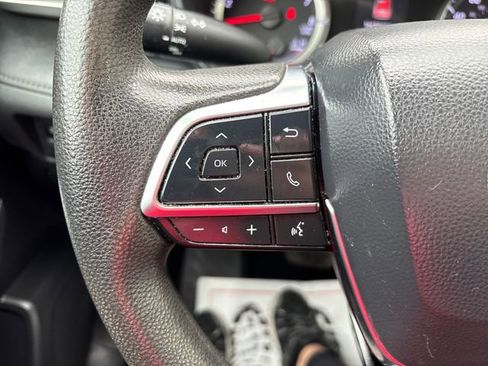 Used 2021 Toyota Highlander L AWD/4WD image 11