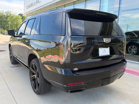 Used 2025 Cadillac Escalade Sport Platinum AWD/4WD image 3