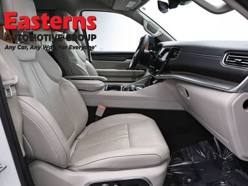 Used 2024 Jeep Wagoneer L Series II w/ Flexible Seating Group RWD image 26