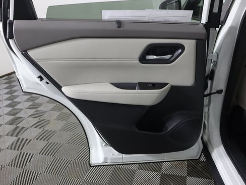 Used 2023 Nissan Rogue SL w/ SL Premium Package image 27