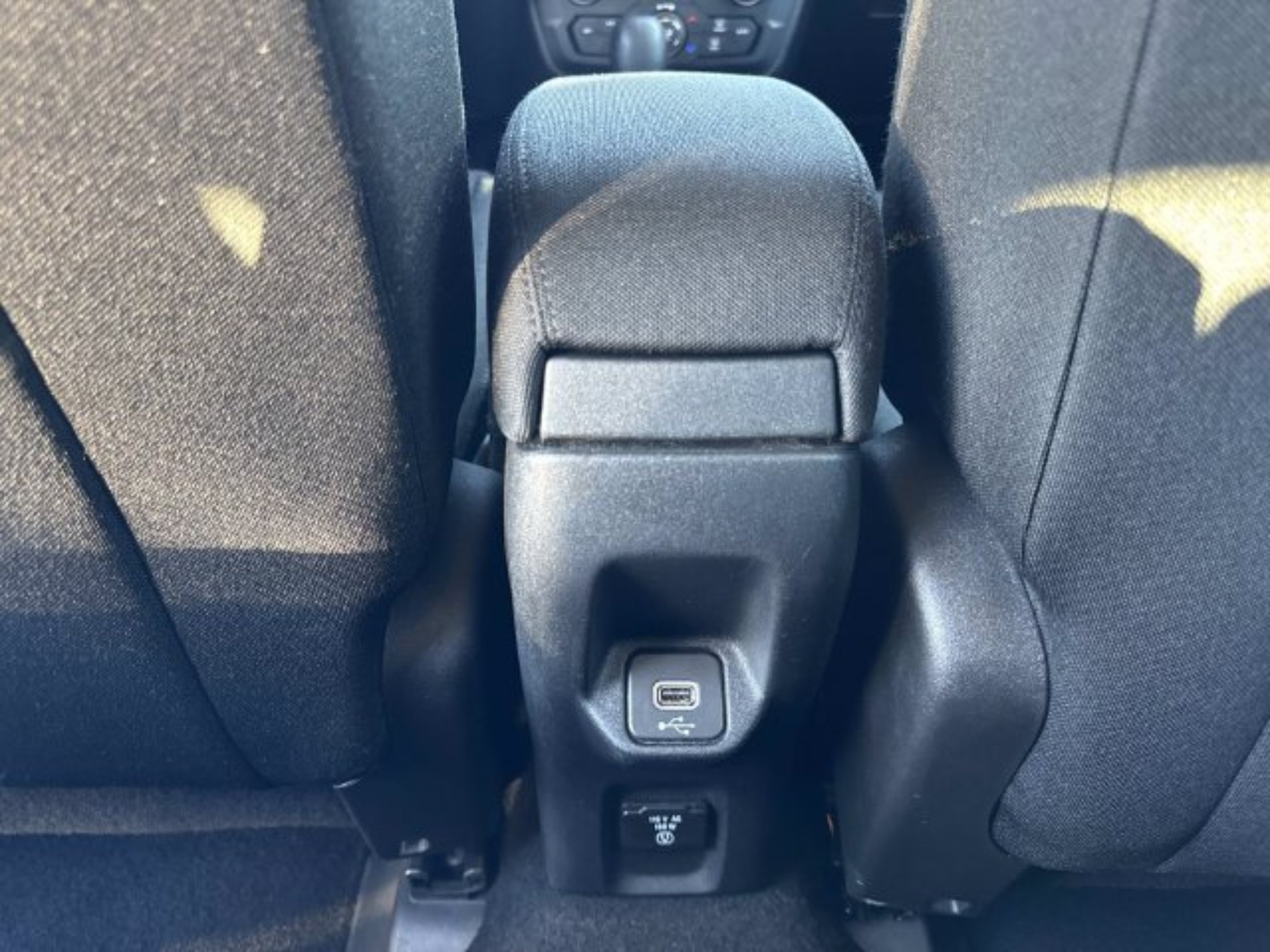 Used 2020 Jeep Renegade Latitude w/ Popular Equipment Group FWD image 12