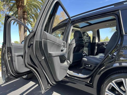 Used 2022 BMW X7 xDrive40i w/ Premium Package image 64