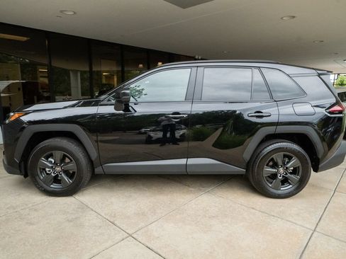 Used 2026 Toyota RAV4 LE AWD/4WD image 4