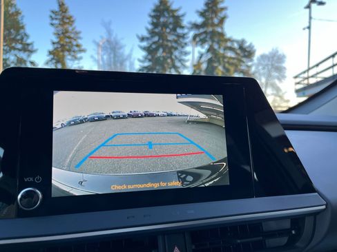 Used 2025 Toyota Prius LE image 17