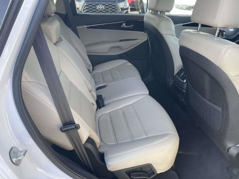 Used 2019 Kia Sorento LX w/ LX V6 Convenience Package image 44