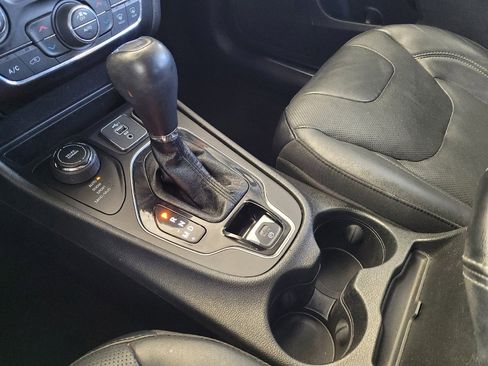 Used 2021 Jeep Cherokee Limited AWD/4WD image 26