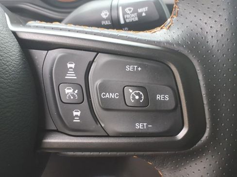 Used 2024 Jeep Gladiator Mojave w/ Technology Group AWD/4WD image 17