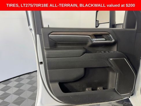 Used 2024 Chevrolet Silverado 2500 LT w/ Convenience Package image 9