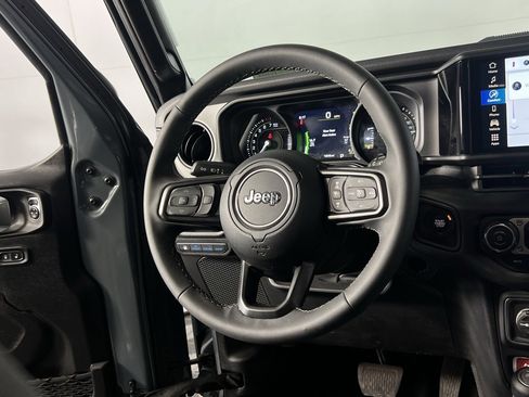 Certified 2025 Jeep Wrangler Willys 4xe image 33