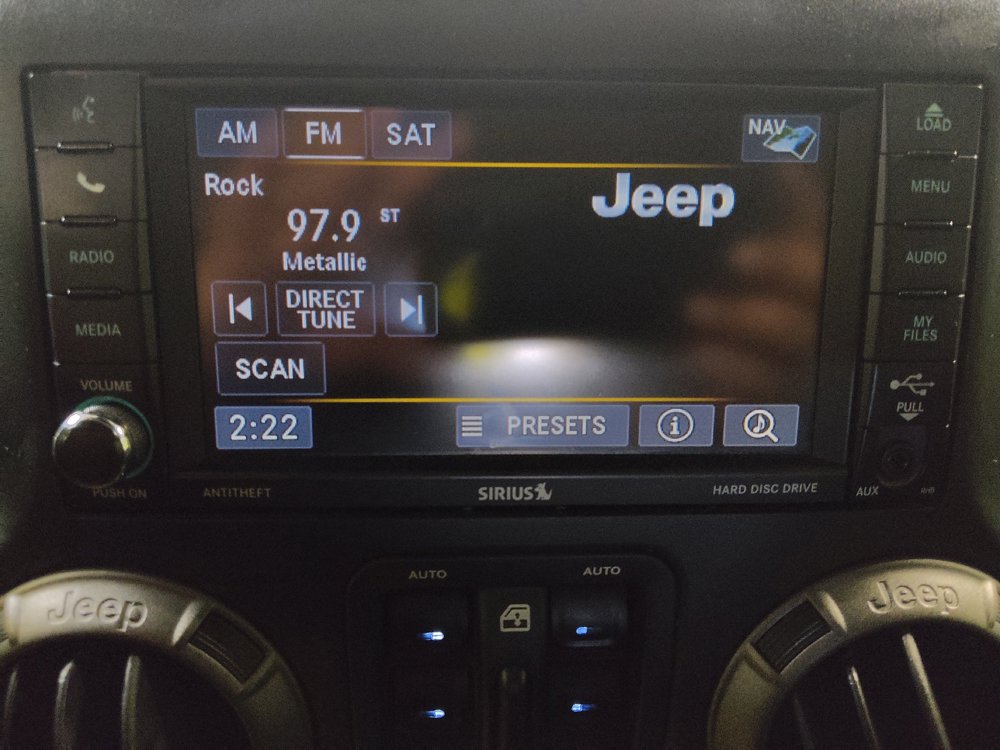 Used 2017 Jeep Wrangler Unlimited Rubicon w/ Connectivity Group AWD/4WD image 25